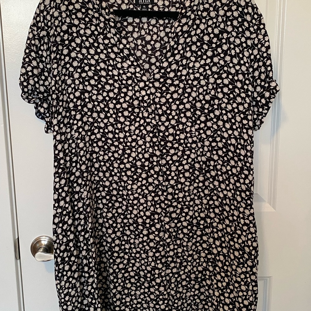 Black and White Floral Women's Top